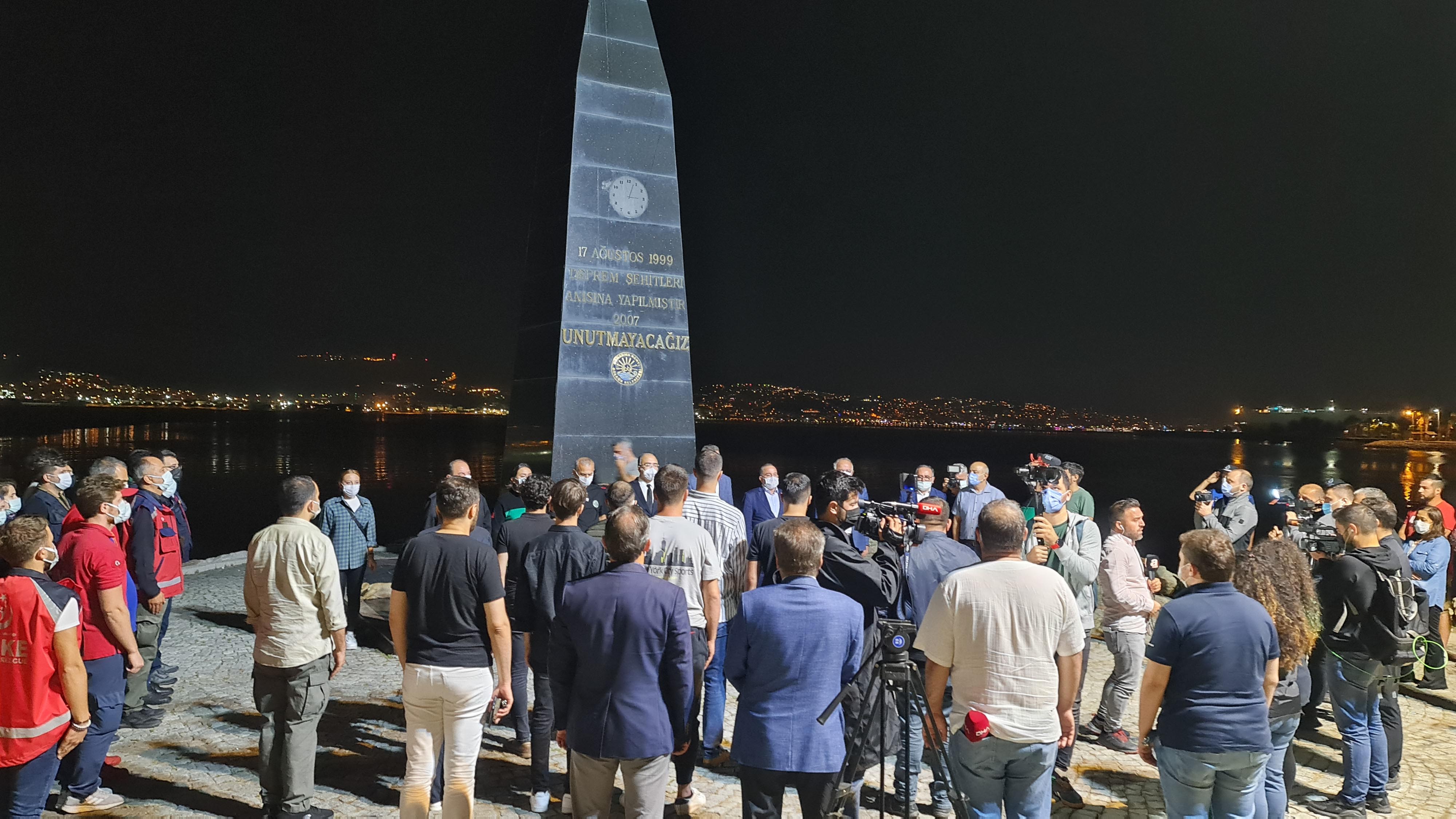 Marmara Depreminde hayatını kaybedenler Gölcük te anıldı