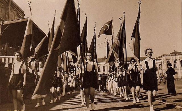 festival-of-youth-and-sports-1939-turkey.jpg