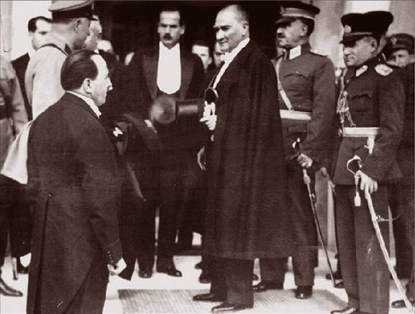 Kanlı cephelerden medeniyete... Büyük Önder Mustafa Kemal Atatürk 15