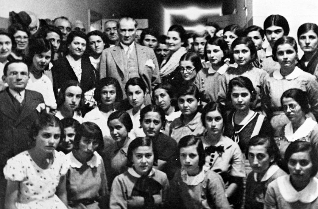 Kanlı cephelerden medeniyete... Büyük Önder Mustafa Kemal Atatürk 13