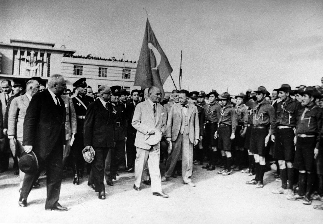 Kanlı cephelerden medeniyete... Büyük Önder Mustafa Kemal Atatürk 11