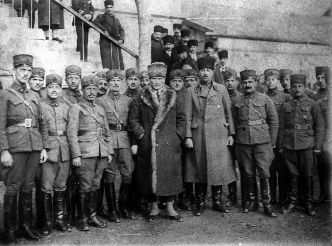 Kanlı cephelerden medeniyete... Büyük Önder Mustafa Kemal Atatürk 3
