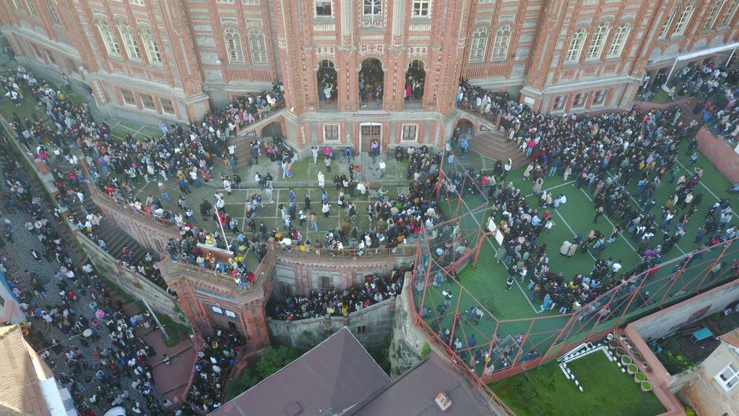 İstanbul buraya akın etti; Kırmızı Mektep'te 'yeni yıl' kuyruğu 2
