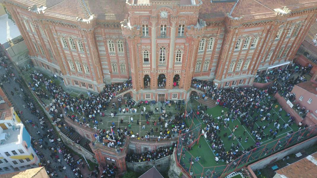 İstanbul buraya akın etti; Kırmızı Mektep'te 'yeni yıl' kuyruğu 5