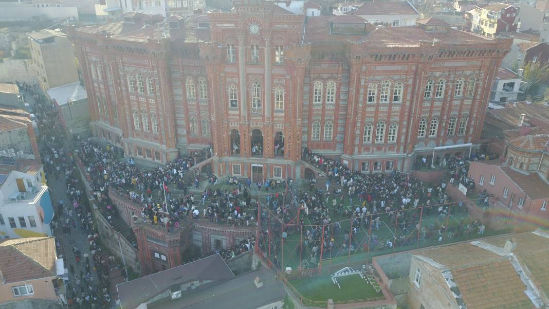 İstanbul buraya akın etti; Kırmızı Mektep'te 'yeni yıl' kuyruğu 6