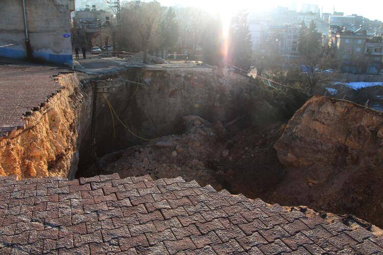 Gaziantep'te deprem sonrası 3 dev çukur oluştu 3