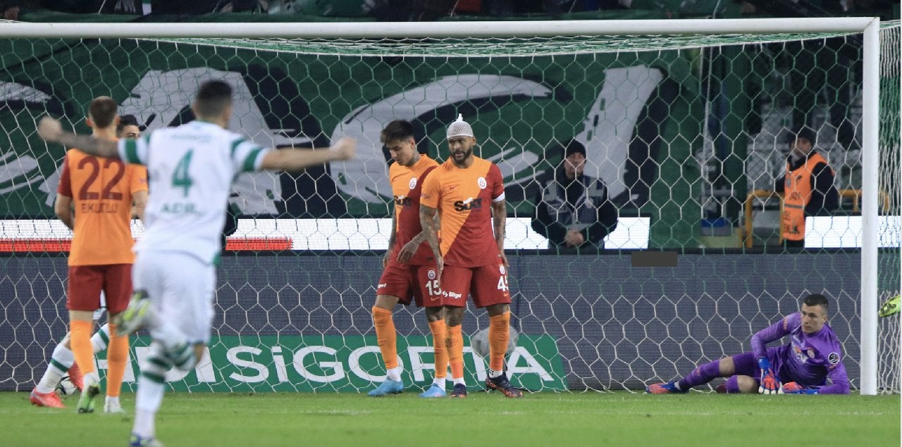 Galatasaray ilk yarıda yıkıldı, Konyaspor nefes aldı