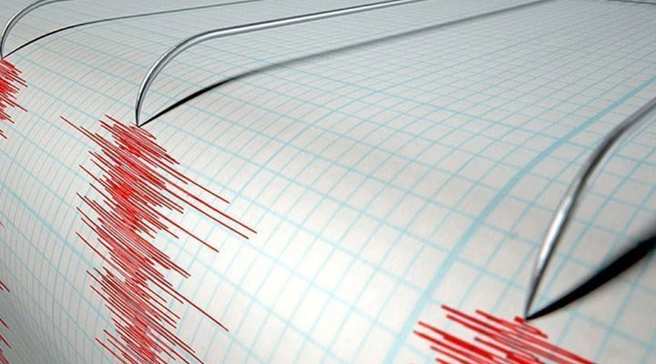 Endonezya'da 6,9 büyüklüğünde deprem