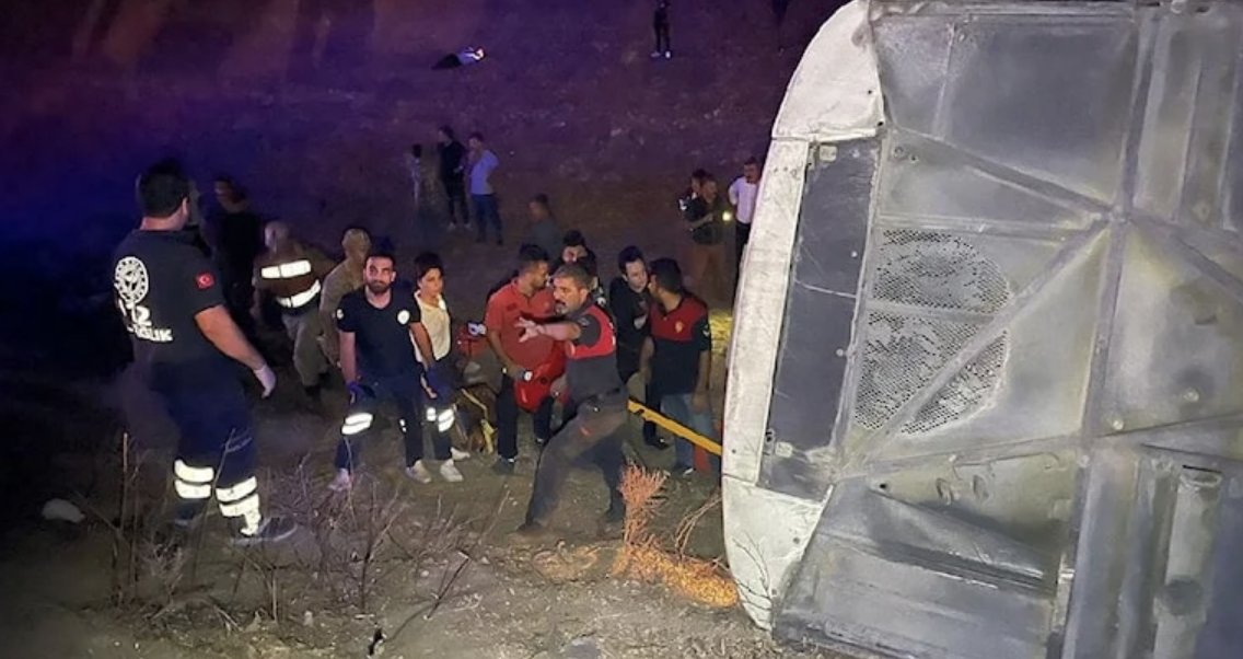 Şanlıurfa'da yolcu otobüsü devrildi: 10 yaralı