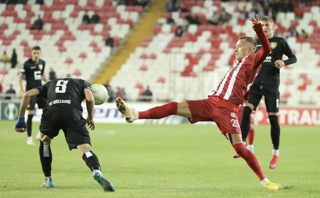 7 gollü maçta Sivasspor 90+4'te yıkıldı