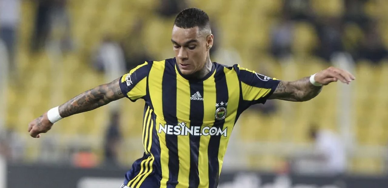 Eski Fenerbahçeli Van der Wiel'in dolandırıcılık davasında karar