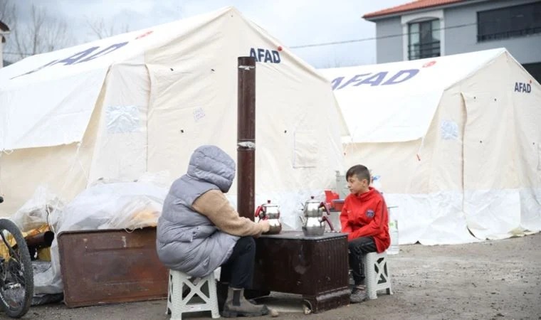 Düzce depremzedeleri 13 gündür çadırda