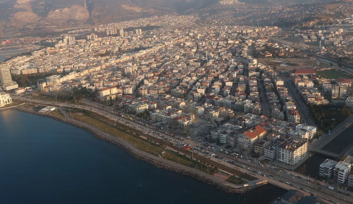 Hatay'da ve Mersin’de tsunami olur mu? Tsunami nedir, nasıl oluşur, kaç metre olur? Denizde tsunami olur mu?