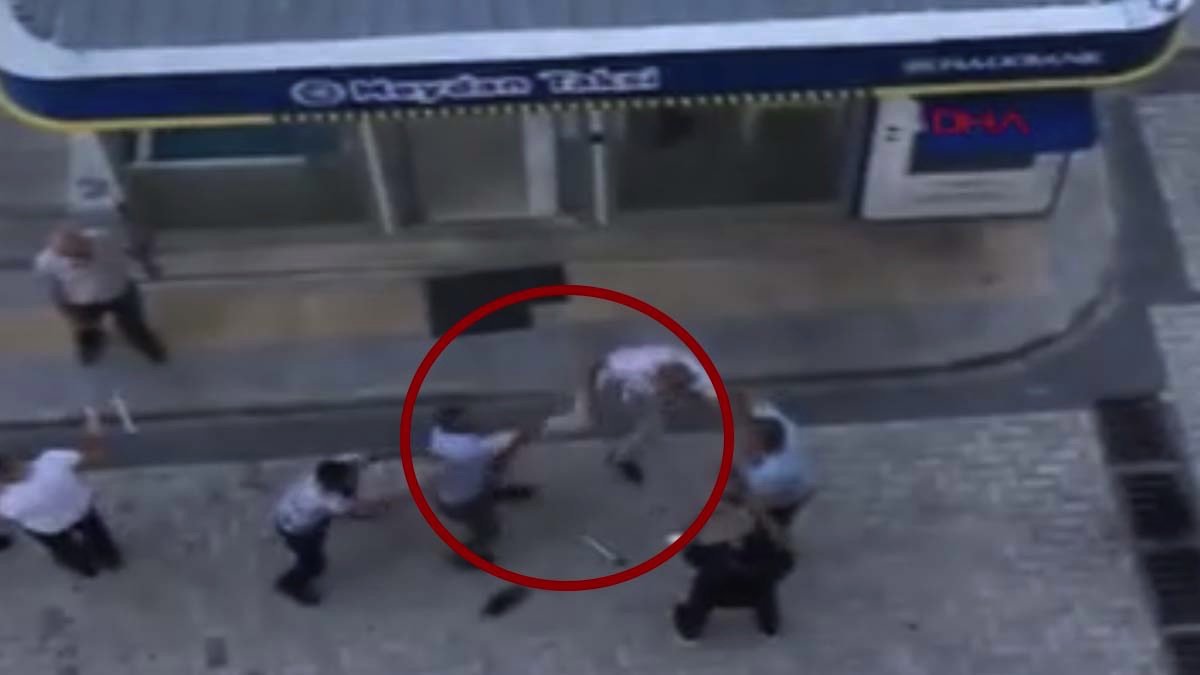 Uçan tekme, yumruk, sandalye&hellip;