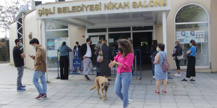 Tam kapanma bitti, nikah salonlarına akın ettiler