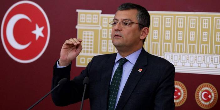 Halk Tv'de bir sorusuyla Özışık kardeşleri bitiren Özel: 'İrtibat kurdurduğu gazeteciyi sattı'