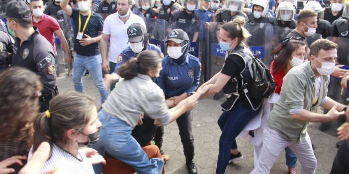 Çay üreticilerinin protestosuna polisten sert müdahale