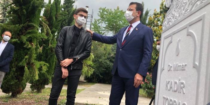 İmamoğlu oğlu ile birlikte Fatih Sultan Mehmet Türbesi'nde