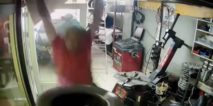 Asma kattan düştü, telefonla konuşmaya devam etti