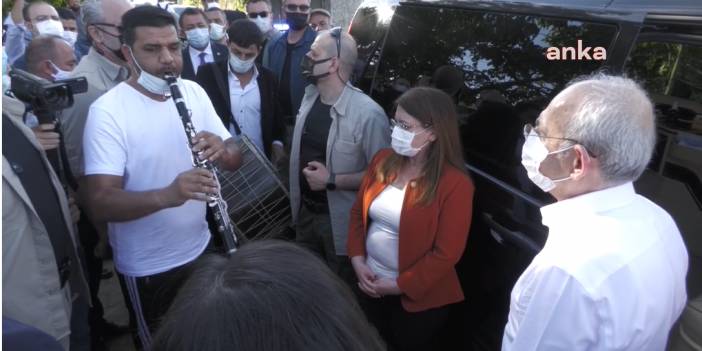 Müzisyenlerden Kılıçdaroğlu'na 'İzmir Marşlı' karşılama