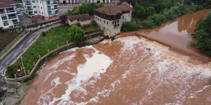 Irmak köpürdü, inceleme başlatıldı