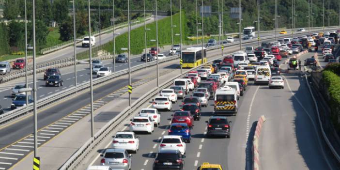 Kısıtlamasız ilk cumarteside trafik yoğunluğu