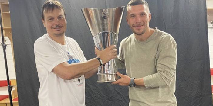 Lukas Podolski'den Fenerbah&ccedil;e'ye fark g&ouml;ndermesi!
