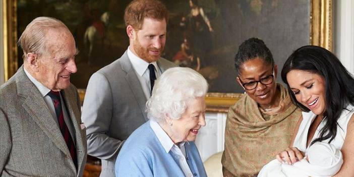 Prens Harry ile Meghan Markle'dan kraliyete 'zeytin dalı'