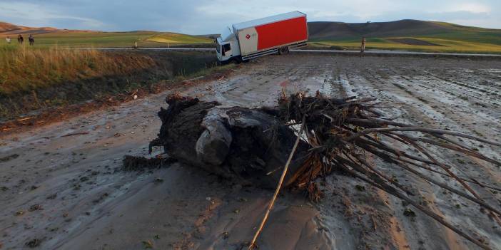 Yozgat’ta sel hayatı felç etti