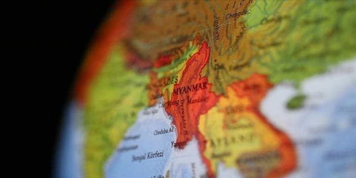 Myanmar'da askeri uçak düştü: 12 ölü