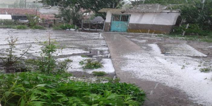 Eskişehir’e fındık büyüklüğünde dolu yağdı