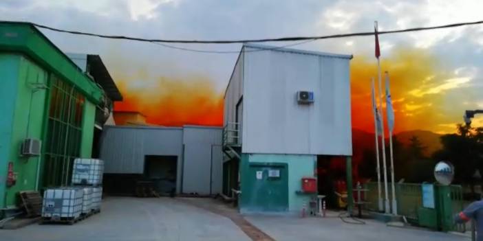 Fabrikanın asit tankı patladı, gökyüzünü asit bulutu kapladı