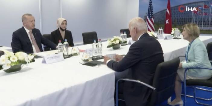 'Erdoğan'ın yanında oturan kim mi' dediniz? Aileden sayılır