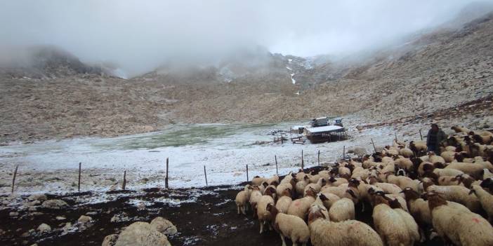 Haziranda Kaş'a kar yağdı