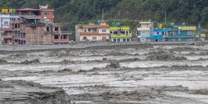 Nepal'i sel ve heyelan vurdu: 11 ölü, 25 kayıp