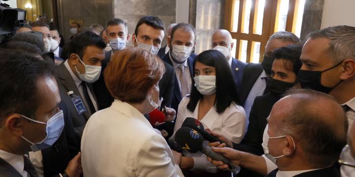 Meral Akşener gazetecilerden özür diledi