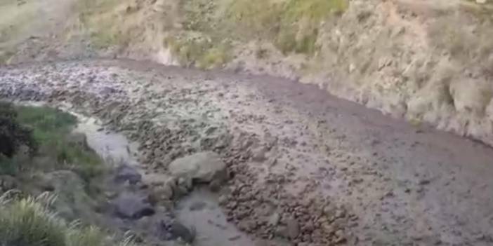 Sıcaklık arttı, Ağrı Dağı'nda kaya, taş ve çamur ovaya indi