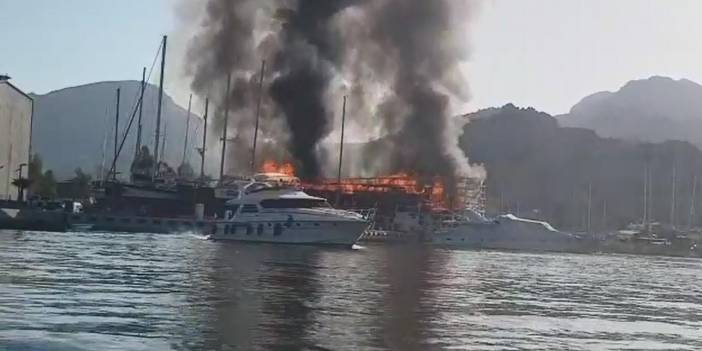 Marmaris'te tersanede yangın: 3 tekne yandı