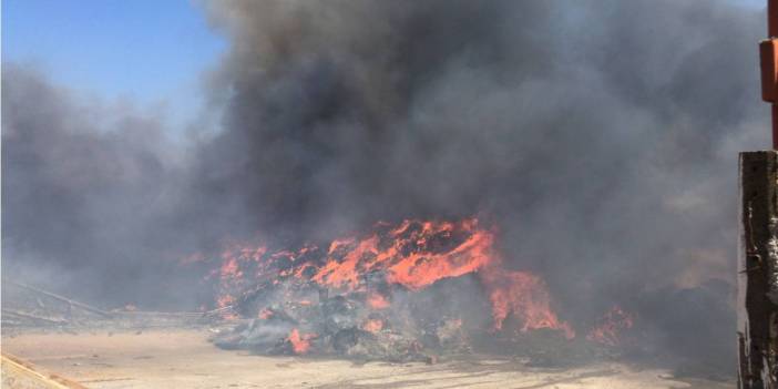 Plastik atıkların depolandığı alanda yangın çıktı