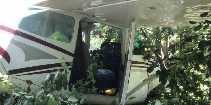 Eğitim uçağı acil iniş sırasında kaza yaptı