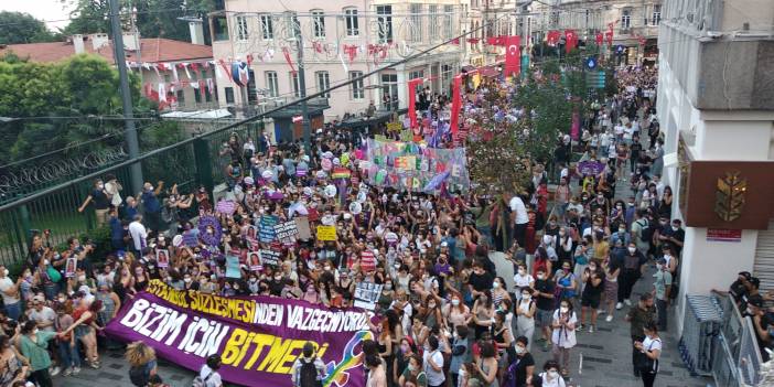 Taksim'de 'İstanbul Sözleşmesi' yürüyüşü