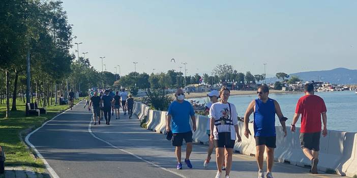 Kısıtlamasız ilk pazar: Vatandaş adalara ve sahillere akın etti
