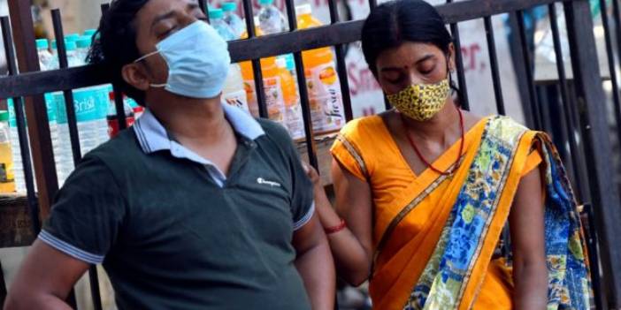 Hindistan'da binlerce kişiye koronavirüs aşısı yerine tuzlu su enjekte ettiler