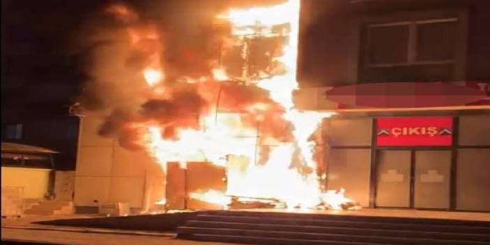 Sivas'ta marketin dış cephe kaplaması alev aldı