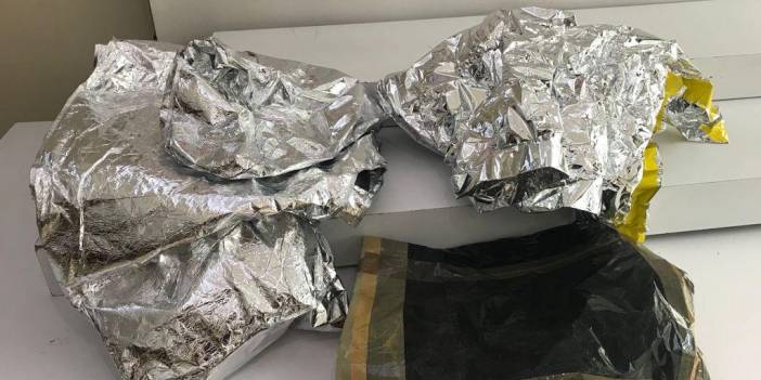 Atatürk Havalimanı'ndaki TIR'da folyaya sarılı 2 kaçak göçmen yakalandı