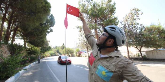 Bisikletle Türkiye turuna çıkan sporcu Kaş'a ulaştı