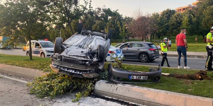 Pendik sahil yolunda kaza yapan otomobil devrildi
