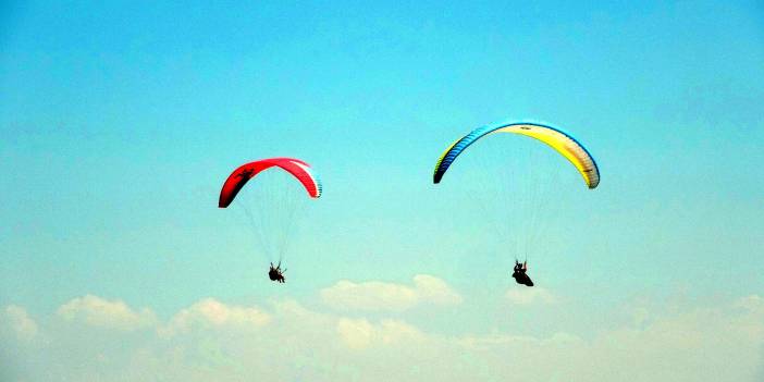 Yamaç paraşütü ile 'aşı' çağrısı
