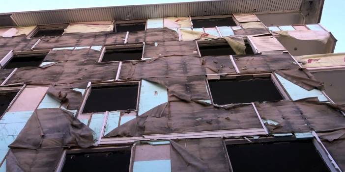 Kentsel dönüşüm için boşaltılan binanın dış kaplamalarını çaldılar