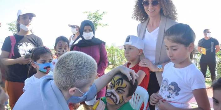 Kartallı çocuklara bayram öncesi şenlik hediyesi